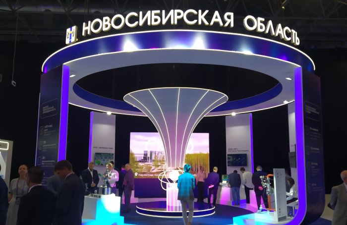 Участие ТД Электроагрегат в форуме Технопром 2026 стенд с пультом  управления дизельного генератора и АПК ЭТРО Молния Новосибирск